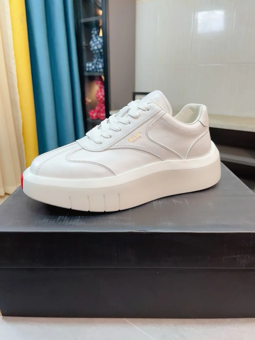 Men's shoes 💰620🌹🌹High-quality new Prada counters are launched simultaneously. The new men's shoes and 😘fabrics are selected from imported mesh and glue-spraying technology. Imported cowhide lining. 👍🏿High-end☄️Open-molded non-slip rubber outsole, exquisite lines, simple and elegant, comfortable and high-end for leisure travel. Code number: 38 to 44
